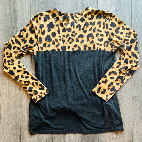 Simply Southern Women’s Long Sleeve Tie Front T-Shirt Cheetah Leopard Size Large - Picture 2 of 7